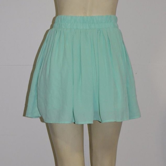 New GUESS Women's Colored Mini-Skirt - Picture 3 of 5